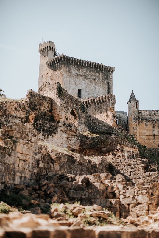 Le donjon du château de Commarque en Dordogne
