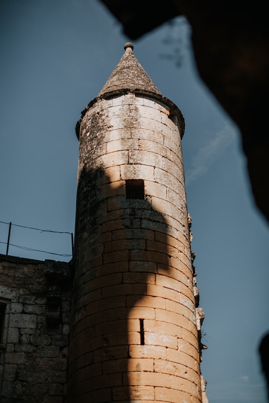 Vue de la Chapelle du château de Commarque dans le Périgord Noir