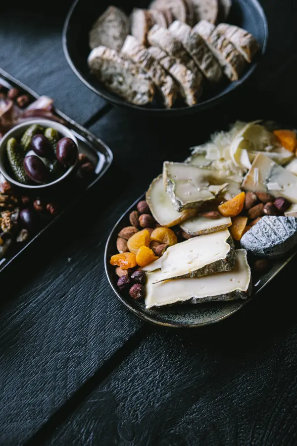 service de planche charcuterie et fromages - gastronomie périgord noir