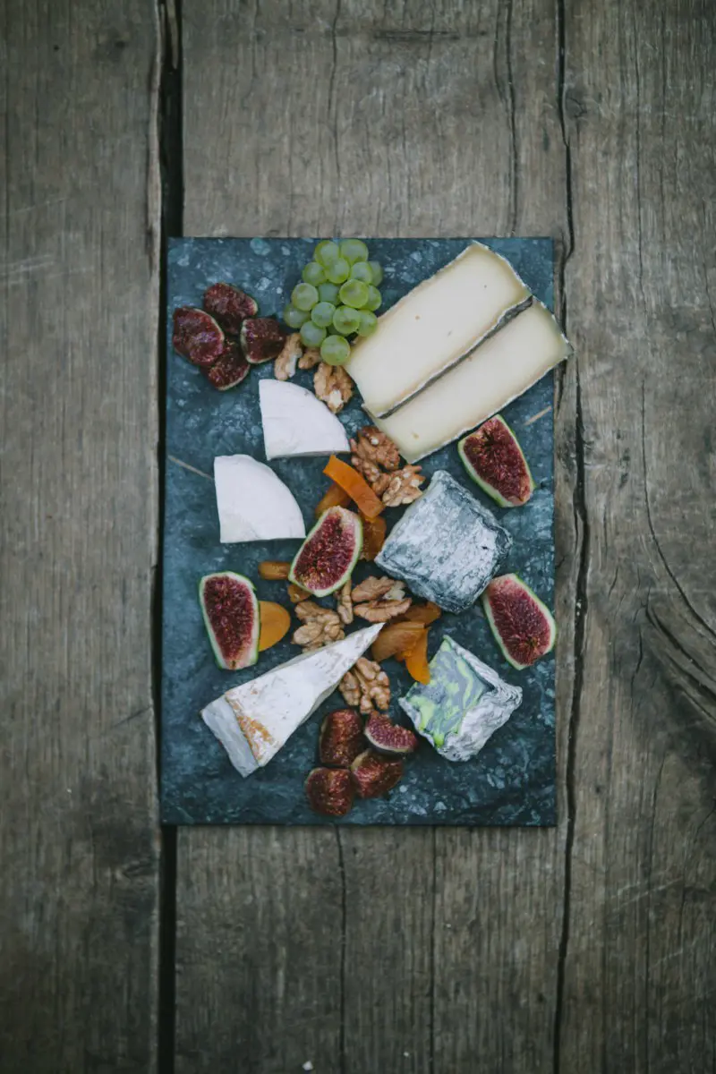 planche charcuterie fromages.
